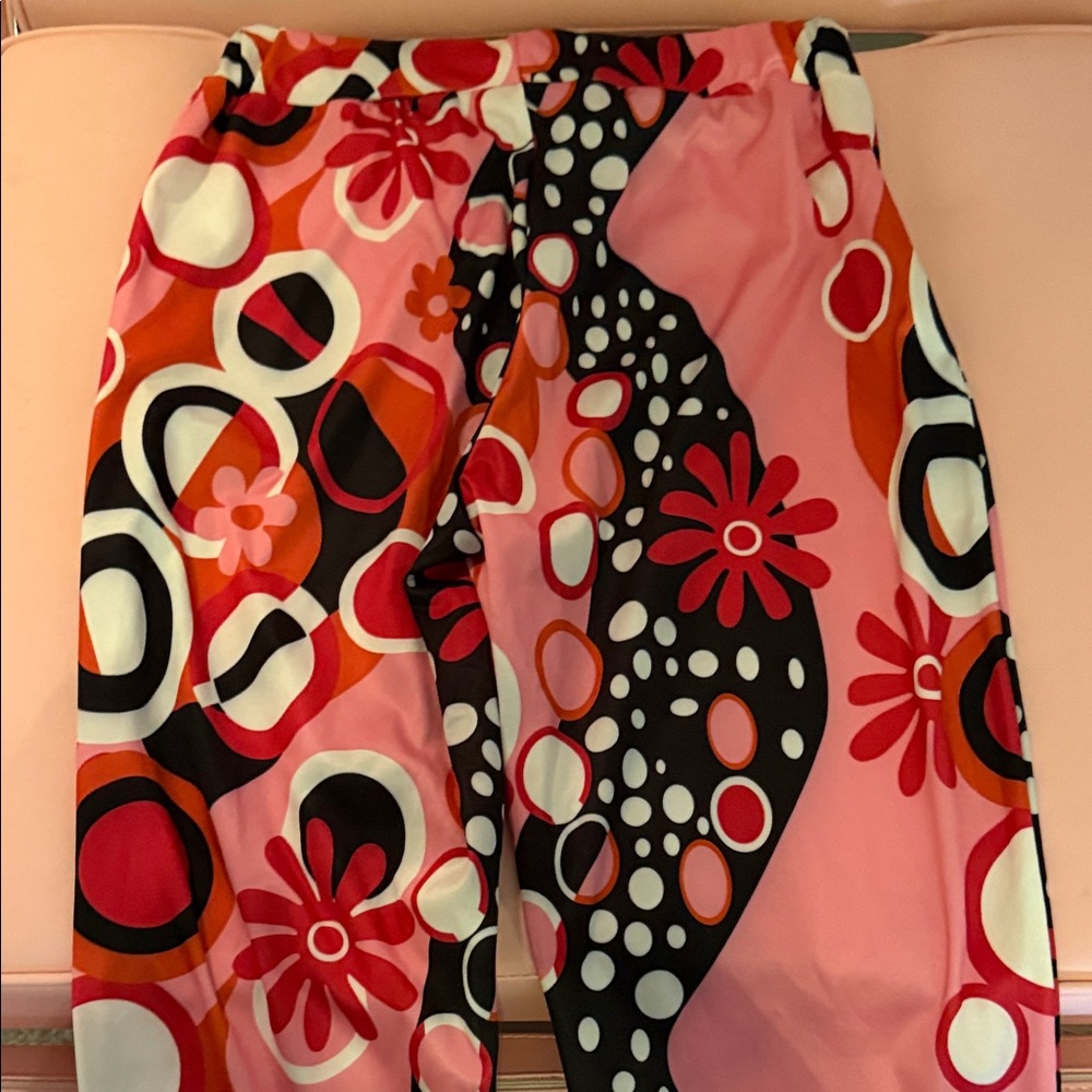 Vibrant Pink and Black Patterned stretch Pants - Picture 6 of 6